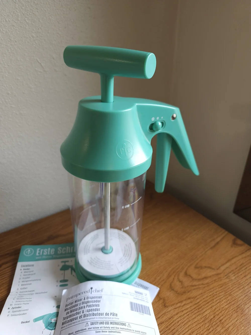 Pampered Chef Batter Mixer Dispenser New Out Of Box